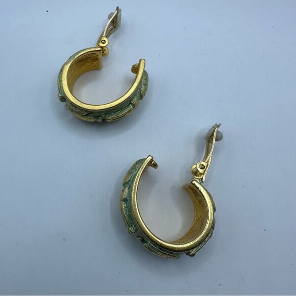 Vintage Green Verdis Gold Clip On Earrings Archeological Theme VTG - Picture 5 of 16